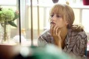 Solange (Lola Créton) beginnt ein neues Leben in Brüssel und lässt Albert in Frankreich zurück. Solange (Lola Créton) beginnt ein neues Leben in Brüssel und lässt Albert in Frankreich zurück.