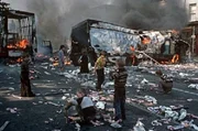 Am Morgen nach nächtlichen Unruhen in Belfast während des Nordirlandkonflikts, 1976 Am Morgen nach nächtlichen Unruhen in Belfast während des Nordirlandkonflikts, 1976