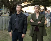 Todd Lasance als Jim 'JD' Dempsey und Eleanor Stankiewicz als Det. Sgt. Cath Welsh Todd Lasance als Jim 'JD' Dempsey und Eleanor Stankiewicz als Det. Sgt. Cath Welsh