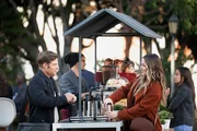Beim Morgenkaffee: Chris Carmack als Dr. Atticus Lincoln, Camilla Luddington als Dr. Jo Wilson Beim Morgenkaffee: Chris Carmack als Dr. Atticus Lincoln, Camilla Luddington als Dr. Jo Wilson