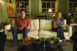 Former lovers, now hostile roommates, bus tour guide Gary (VINCE VAUGHN) and art dealer Brooke (JENNIFER ANISTON) ?share? a quiet moment in the romantic comedy The Break-Up.