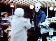 In einem Supermarkt findet ein Raub&uuml;berfall statt.