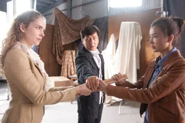 L-R: Catherine de Sichel (Laura Weissbecker), Asian Hawk (Jackie Chan)  und Coco (Xingtong Yao)