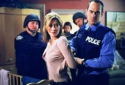 Endlich hat Detective Elliot Stabler (Christopher Meloni) den Serienmörder ausfindig gemacht, der seit einiger Zeit im Rotlichtmilieu sein Unwesen treibt. Doch verhaften kann er ihn nicht mehr, denn er wurde von der Prostituierten Debra (Sharon Lawrence) erschossen. Endlich hat Detective Elliot Stabler (Christopher Meloni) den Serienmörder ausfindig gemacht, der seit einiger Zeit im Rotlichtmilieu sein Unwesen treibt. Doch verhaften kann er ihn nicht mehr, denn er wurde von der Prostituierten Debra (Sharon Lawrence) erschossen.