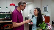 Oliver leidet unter dem No-Sex-Pakt und plant mit Janni ein romantisches Dinner. Doch sie versetzt ihn. Frustriert verbringt er stattdessen Zeit mit Tara und muss sich eingestehen, dass er ihre Gesellschaft überraschend genießt. Oliver leidet unter dem No-Sex-Pakt und plant mit Janni ein romantisches Dinner. Doch sie versetzt ihn. Frustriert verbringt er stattdessen Zeit mit Tara und muss sich eingestehen, dass er ihre Gesellschaft überraschend genießt.