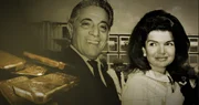 Aristoteles Onassis ist mit einigen der bekanntesten und schillerndsten Frauen seiner Zeit liiert. Auch Jacqueline Bouvier Kennedy verfällt seinem Charme. Aristoteles Onassis ist mit einigen der bekanntesten und schillerndsten Frauen seiner Zeit liiert. Auch Jacqueline Bouvier Kennedy verfällt seinem Charme.