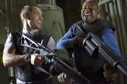 Remy (Jude Law, l.) und sein Kollege Jake (Forest Whitaker) sind die besten Repo Men des Unternehmens "The Union" - sie entnehmen s&auml;umigen Kunden die Organe, f&uuml;r die diese nicht mehr zahlen k&ouml;nnen...