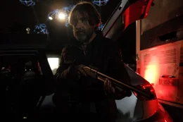 Leo Castaneda (Antonio de la Torre) lockt die M&ouml;rder seines Sohnes in einen bewaffneten Hinterhalt.