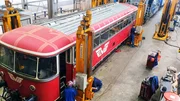 Bei der Hauptuntersuchung prüfen Jörn Buschmann und sein Team den historischen Moorexpress auf Herz und Nieren. Bei der Hauptuntersuchung prüfen Jörn Buschmann und sein Team den historischen Moorexpress auf Herz und Nieren.