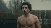 Als Ayoub Griyeb (Roda Fawaz) bemerkt, dass seine Finger langsam nicht mehr zu sehen sind, wird ihm klar, dass auch er bald vollständig verschwinden wird. Nun zählt für Ayoub jede Sekunde. Als Ayoub Griyeb (Roda Fawaz) bemerkt, dass seine Finger langsam nicht mehr zu sehen sind, wird ihm klar, dass auch er bald vollständig verschwinden wird. Nun zählt für Ayoub jede Sekunde.