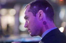 Remy (Jude Law)  +++ Die Verwendung des sendungsbezogenen Materials ist nur mit dem Hinweis und Verlinkung auf RTL+ gestattet. +++; Remy (Jude Law)  +++ Die Verwendung des sendungsbezogenen Materials ist nur mit dem Hinweis und Verlinkung auf RTL+ gestattet. +++