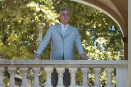 Floyd Hanson (Danny Huston) leitet den exklusiven Corbata Club, wo sich die Filmwelt und kriminelle Schwergewichte die Klinke in die Hand geben.