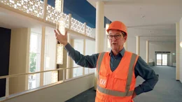 Diplom-Restaurator Gereon Lindlar im Foyer der K&ouml;lner Oper.