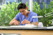 Konzentriert bei der Arbeit: Harry Shum als Dr. Benson Kwan