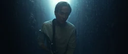 Bei ihrer Erkundungsmission auf der Erde wird Louise (Nora Arnezeder) unerwartet in einen bewaffneten Konflikt involviert.