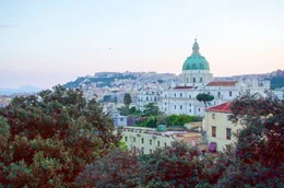 Blick auf Neapel: Die Stadt gilt seit jeher als Hochburg der kriminell-mafi&ouml;sen Vereinigung der Camorra.