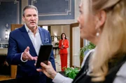 Yvonne (Tanja Lan&auml;us r.) streitet mit Christoph (Dieter Bach l.), weil er eine Aff&auml;re in Spanien abstreitet.