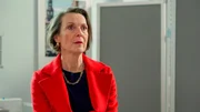 Victoria (Caroline Schreiber) ist entsetzt: Gerd hat beschlossen, seinen Posten im Aufsichtsrat aufzugeben und rät ihr, beruflich kürzerzutreten. Victoria (Caroline Schreiber) ist entsetzt: Gerd hat beschlossen, seinen Posten im Aufsichtsrat aufzugeben und rät ihr, beruflich kürzerzutreten.