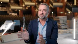 Intendant Hein Mulders auf der Opernbaustelle, Mai 2025.