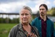 Inspektorin Lena (Anna Bjelkerud) und ihr Kollege Mats (Kristofer Kamiyasu) versuchen, den Fall der vermissten Anna zu lösen. Inspektorin Lena (Anna Bjelkerud) und ihr Kollege Mats (Kristofer Kamiyasu) versuchen, den Fall der vermissten Anna zu lösen.