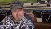 S05E43: Schalke-Fan Willy erholt sich weiterhin von seiner Knie-OP. An Arbeit ist für den Gelsenkirchner derzeit nicht zu denken... S05E43: Schalke-Fan Willy erholt sich weiterhin von seiner Knie-OP. An Arbeit ist für den Gelsenkirchner derzeit nicht zu denken...