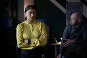 DC Shakir (Rachel Petladwala, l.) und DS Armstrong (C&aacute;ilum Carragher, r.) versuchen herauszufinden, wer f&uuml;r die t&ouml;dliche Fahrt mit dem Tankwagen verantwortlich ist.