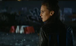 Die Polizistin Virginie (Marine Vacth) vermisst, nach einer von ihr vermasselten Verfolgungsjagd auf eine Diebesbande, ihren bei den Kriminellen verdeckt eingeschleusten Kollegen und heimlichen Geliebten Ralph.