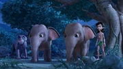 Baghira, Mogli und die Elefantengeschwister Hita und Appu sind entsetzt, weil Shir Khan auftaucht. Baghira, Mogli und die Elefantengeschwister Hita und Appu sind entsetzt, weil Shir Khan auftaucht.