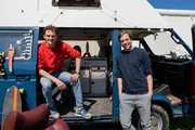 Julian (links) und Tobi machen sich auf den Weg, um mehr über den Mauerfall zu erfahren. Julian (links) und Tobi machen sich auf den Weg, um mehr über den Mauerfall zu erfahren.
