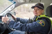 Polizeiarbeit im tasmanischen Hinterland: Als Dorfpolizistin wird Kelly Donaldson auch schon einmal zu einer Geburt gerufen. Polizeiarbeit im tasmanischen Hinterland: Als Dorfpolizistin wird Kelly Donaldson auch schon einmal zu einer Geburt gerufen.