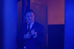 Im Finale greift Marlowe (Liam Neeson) zu schweren Gesch&uuml;tzen.