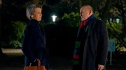 Victoria (Caroline Schreiber) will sich den EmKa-Vorsitz zurückholen. Doch dafür braucht sie die Stimmen im Aufsichtsrat. Ausgerechnet Gerd (Ulrich Gebauer), auf den sie fest zählt, will aus dem Aufsichtsrat austreten. Victoria (Caroline Schreiber) will sich den EmKa-Vorsitz zurückholen. Doch dafür braucht sie die Stimmen im Aufsichtsrat. Ausgerechnet Gerd (Ulrich Gebauer), auf den sie fest zählt, will aus dem Aufsichtsrat austreten.