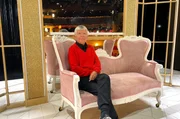 Jean-Luc Choplin ist seit 2022 Direktor und künstlerischer Leiter des berühmten "Lidos" an den Champs-Élysées. Jean-Luc Choplin ist seit 2022 Direktor und künstlerischer Leiter des berühmten "Lidos" an den Champs-Élysées.