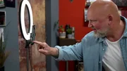 Als Peggy wegen eines Videos Hasskommentare bekommt, springt Joe ihr öffentlich zur Seite. Sein Video kommt überraschend gut an und beschert ihm viele neue Fans. Bald genießt Joe die Aufmerksamkeit - und begeht einen folgenschweren Fauxpas. Als Peggy wegen eines Videos Hasskommentare bekommt, springt Joe ihr öffentlich zur Seite. Sein Video kommt überraschend gut an und beschert ihm viele neue Fans. Bald genießt Joe die Aufmerksamkeit - und begeht einen folgenschweren Fauxpas.