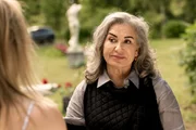 Elsa (Brigitte Karner) behauptet zunächst, die Gärtnerin des Hauses zu sein. Doch es verbindet sie mehr mit dem Haus und seiner Geschichte. Elsa (Brigitte Karner) behauptet zunächst, die Gärtnerin des Hauses zu sein. Doch es verbindet sie mehr mit dem Haus und seiner Geschichte.