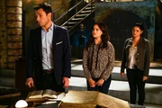 (v.l.n.r.) Harry Greenwood (Rupert Evans); Maggie Vera (Sarah Jeffery); Mel Vera (Melonie Diaz) (v.l.n.r.) Harry Greenwood (Rupert Evans); Maggie Vera (Sarah Jeffery); Mel Vera (Melonie Diaz)