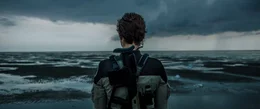 In einem Wattenmeer soll die von einem Exilplanet entsandte Louise (Nora Arnezeder) ermitteln, ob auf der nach einer Klimakatastrophe zerst&ouml;rten Erde wieder neues Leben entstanden ist.