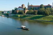 Krakau war die erste von der Unesco geschützte Stadt Europas. Mit ihrer Aufnahme in die Weltkulturerbe-Liste im Jahr 1978 wurde nicht nur ein einzelnes Bauwerk gewürdigt, sondern eine ganze Idee von der Stadt. Krakau war die erste von der Unesco geschützte Stadt Europas. Mit ihrer Aufnahme in die Weltkulturerbe-Liste im Jahr 1978 wurde nicht nur ein einzelnes Bauwerk gewürdigt, sondern eine ganze Idee von der Stadt.