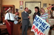 L-R: Herr Claus (Karl Ferdinand Kratzl), Ing. Breitfuß (Roland Düringer), Obersenatsrat (Wolfgang Böck), Herr Weber (Alfred Dorfer), Frau Knackal (Monica Weinzettl) L-R: Herr Claus (Karl Ferdinand Kratzl), Ing. Breitfuß (Roland Düringer), Obersenatsrat (Wolfgang Böck), Herr Weber (Alfred Dorfer), Frau Knackal (Monica Weinzettl)