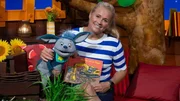 Singa stellt ein Buch aus der Vorlesezeit vor. Fidi wird neugierig: Was passiert auf einer Baustelle? Singa stellt ein Buch aus der Vorlesezeit vor. Fidi wird neugierig: Was passiert auf einer Baustelle?