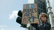 Transmenschen werden zunehmend zur Projektionsfl&auml;che gesellschaftlicher Konflikte. Beim CSD fordern sie Respekt und Selbstbestimmung.