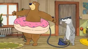 Dr. Brumm trägt einen Schwimmring um den Bauch, der von Dachs aufgepumpt wird. Dr. Brumm trägt einen Schwimmring um den Bauch, der von Dachs aufgepumpt wird.