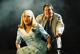 Miss Pennymarket (Tanja Wenzel) und Kreischende Frau (Oliver Kalkofe)