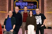 Moderator Kai Pflaume (M.) und seine Rateteam-Kapitäne Bernhard Hoëcker (l.) und Elton (r.) begrüßen in dieser Sendung den Schauspieler Harald Krassnitzer (2.v.l.) und die Schauspielerin Aylin Tezel (2.v.r.). Moderator Kai Pflaume (M.) und seine Rateteam-Kapitäne Bernhard Hoëcker (l.) und Elton (r.) begrüßen in dieser Sendung den Schauspieler Harald Krassnitzer (2.v.l.) und die Schauspielerin Aylin Tezel (2.v.r.).