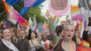Beim CSD in Hamburg demonstrieren eine Woche nach dem Attentat in Berlin 300.000 Menschen für Vielfalt und gleiche Rechte. Beim CSD in Hamburg demonstrieren eine Woche nach dem Attentat in Berlin 300.000 Menschen für Vielfalt und gleiche Rechte.