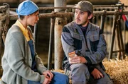 Noch immer hängt der Haussegen schief bei Sebastian und Jenny. Sebastian (Dominik Stricker) schüttet Celine (Ana-Carolina Kleine) sein Herz aus. Noch immer hängt der Haussegen schief bei Sebastian und Jenny. Sebastian (Dominik Stricker) schüttet Celine (Ana-Carolina Kleine) sein Herz aus.
