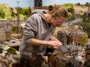 Arne go looking for errors in the "Miniatur Wunderland". Arne go looking for errors in the "Miniatur Wunderland".