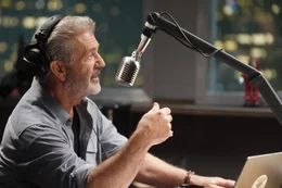 Elvis Cooney (Mel Gibson)