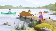 Dr. Brumm macht Schwimmübungen auf dem Badesteg und Bibi gibt Anweisungen. Dr. Brumm macht Schwimmübungen auf dem Badesteg und Bibi gibt Anweisungen.