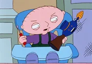 (5. Staffel) - Mit seinen Eltern brabbelt Stewie in Babysprache, aber die Zuschauer verstehen ihn als das Mutter hassende Mastermind, das er ist ... (5. Staffel) - Mit seinen Eltern brabbelt Stewie in Babysprache, aber die Zuschauer verstehen ihn als das Mutter hassende Mastermind, das er ist ...